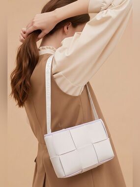 Popups Small Neoprene Tote Bag Lightweight Interior Pocket Soft White Yellow NEW
